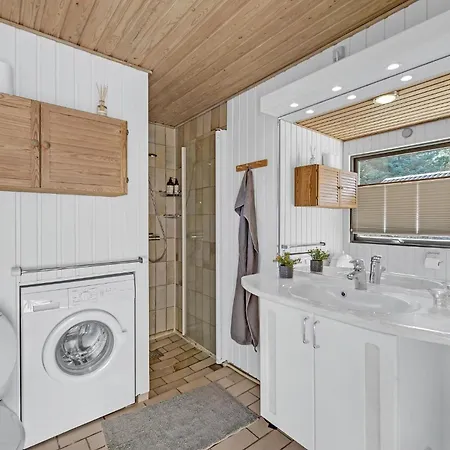3 Bedroom Gorgeous In Vakantiehuis Thyholm